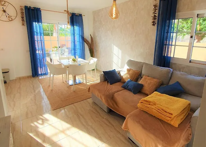 Renove 2 Chambres, Grande Terrasse S-o, Parking Prive Et Piscine Chauffee Διαμέρισμα *