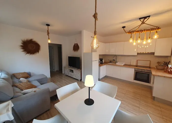 Renove 2 Chambres, Grande Terrasse S-o, Parking Prive Et Piscine Chauffee